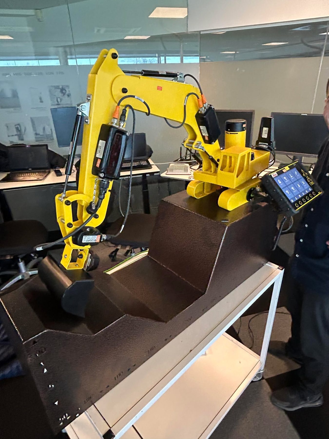 Scaled excavator simulator rig in the lab